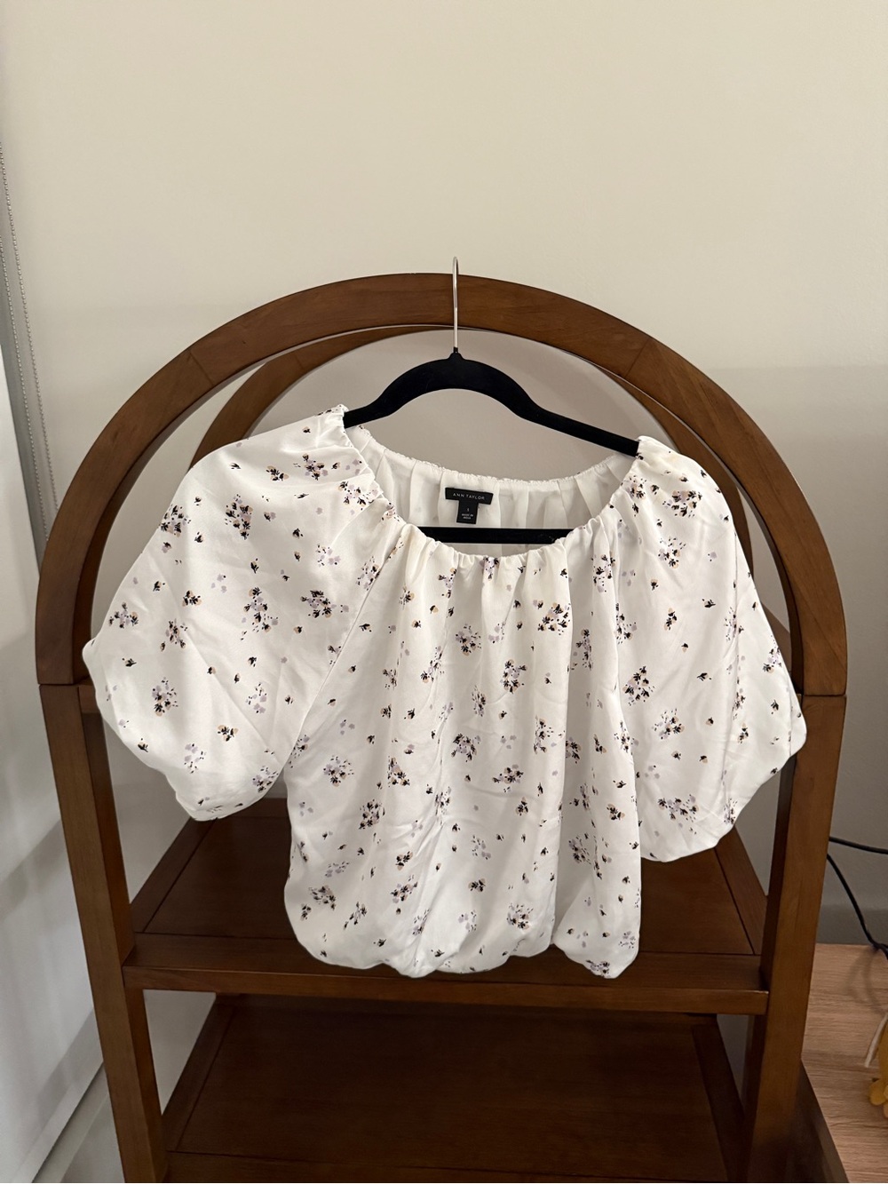 Ann Taylor White Floral Puff-Sleeve Blouse